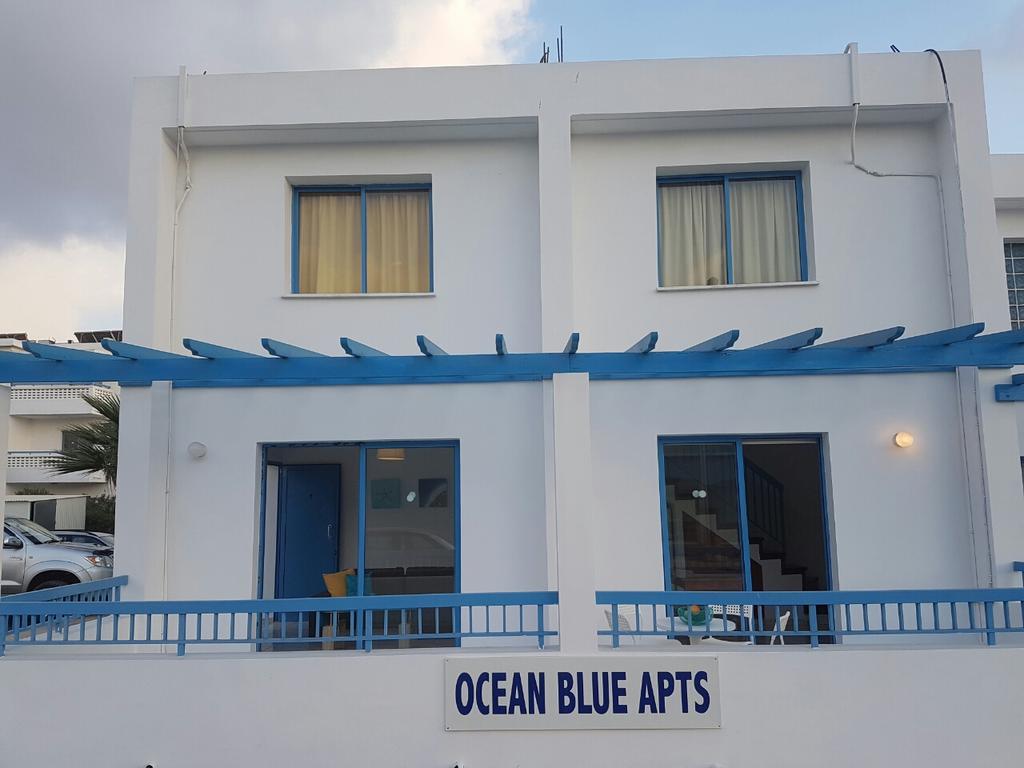 Ocean Blue Apartments Paphos Bagian luar foto