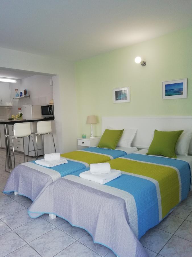 Ocean Blue Apartments Paphos Bagian luar foto